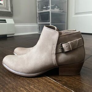 Kensie ankle boot tan